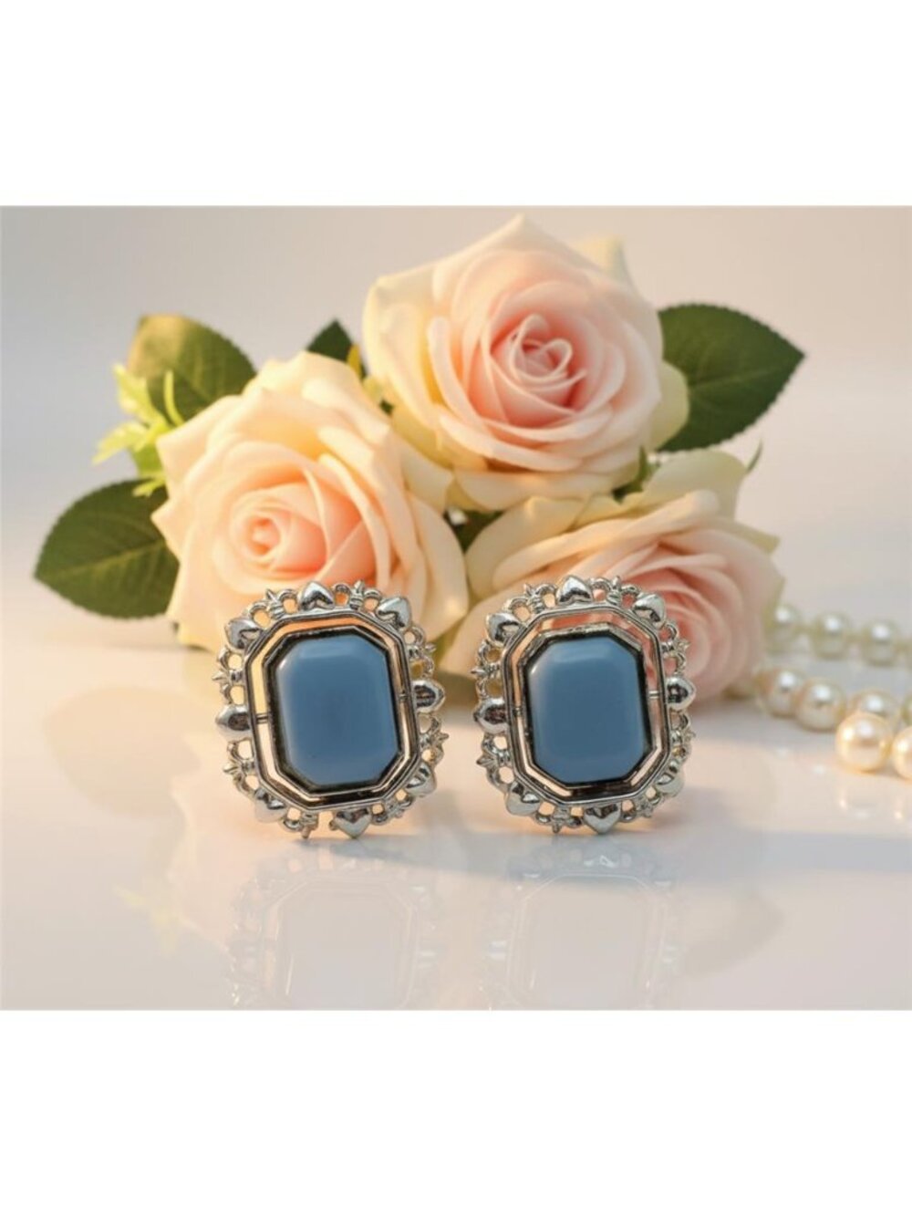 Vintage Reversible Lucite Clip On Earrings Blue White Silver Tone Mod